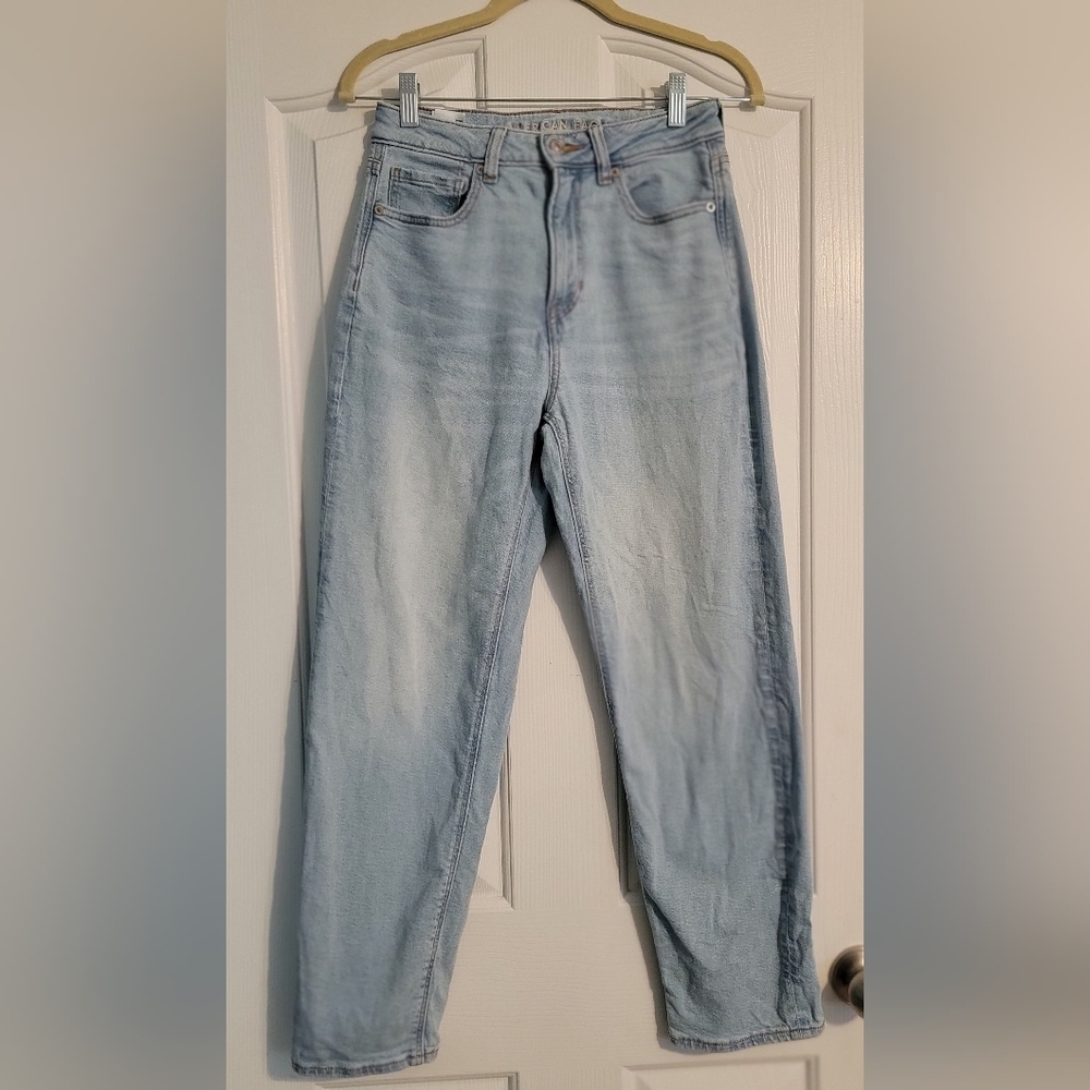 American Eagle Mom Straight Jeans
